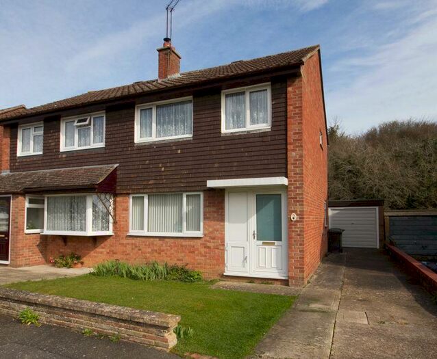 3 Bedroom Semi-Detached House For Sale In Glebe Drive, Brackley, NN13