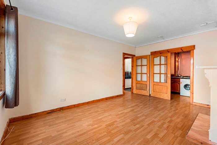 2 Bedroom Flat To Rent In Stenhouse Drive, Stenhouse, Edinburgh, EH11