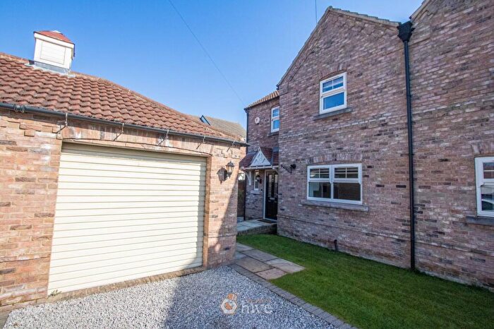 3 Bedroom Semi-Detached House For Sale In Dale View, Armthorpe, Doncaster, DN3