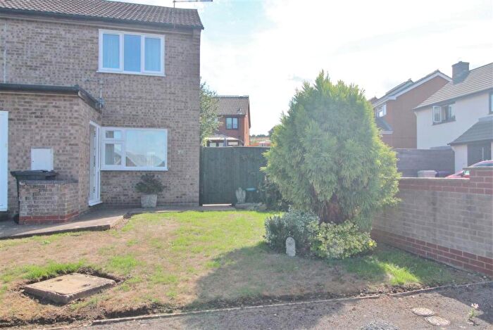 2 Bedroom Apartment For Sale In Laburnum Close, Grantham, NG31