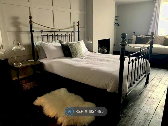 2 Bedroom Flat To Rent In Beach Street, Deal, CT14