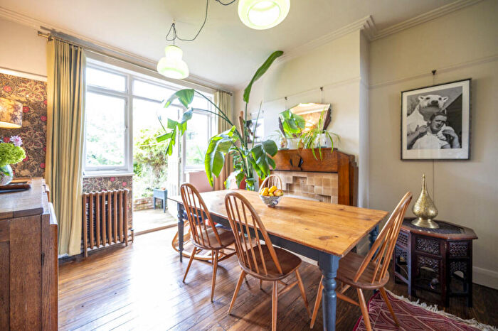 3 Bedroom House For Sale In Longacre Road, Walthamstow, London, E17
