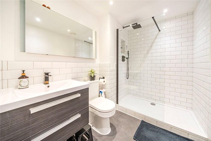1 Bedroom Flat To Rent In Clapham Park Road, London, SW4