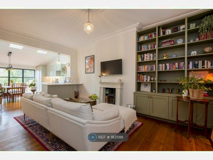 3 Bedroom Flat To Rent In Poppleton Road, London, E11