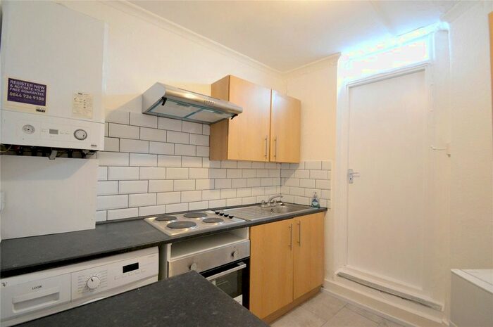 2 Bedroom Flat To Rent In Woodside Green, Woodside, Croydon, SE25