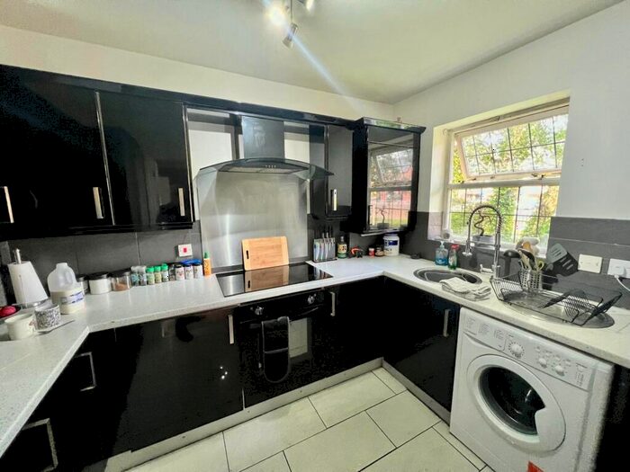 1 Bedroom Flat For Sale In Chandlers Row, Worsley, M28