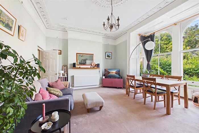 2 Bedroom Flat For Sale In Cotham Road, Cotham, BS6