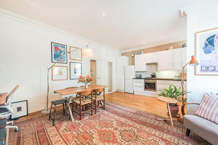 1 Bedroom Flat To Rent In Hammersmith Grove, Brackenbury Village, Hammersmith, W6