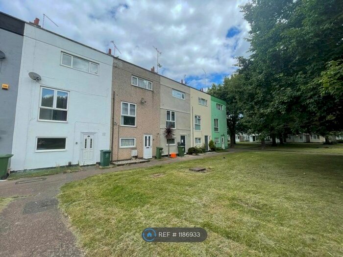 4 Bedroom Terraced House To Rent In Pomfret Mead, Basildon, SS14