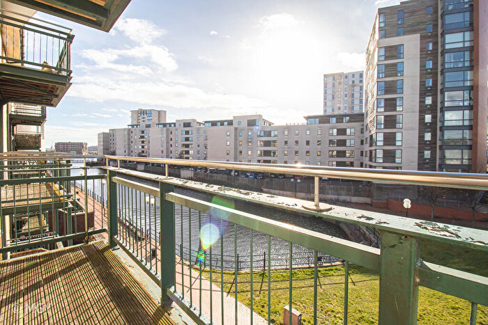 2 Bedroom Apartment To Rent In Adventurers Quay, Cardiff Bay, CF10