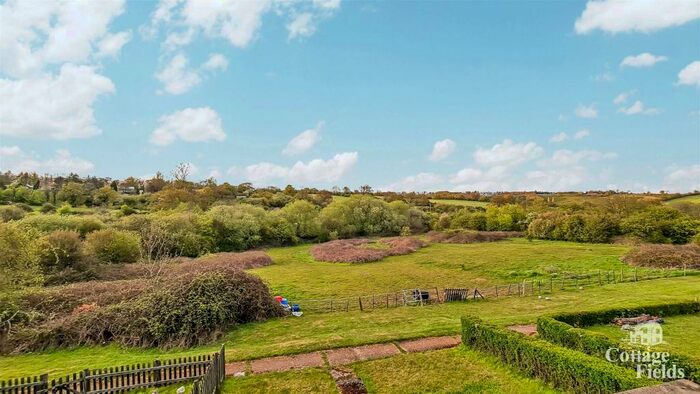 3 Bedroom House To Rent In Park Road, Northaw, Potters Bar, EN6