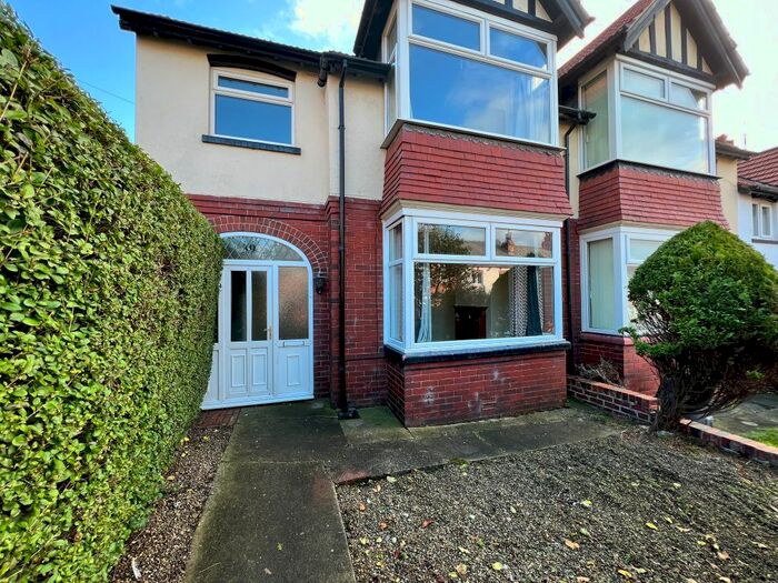 3 Bedroom End Of Terrace House To Rent In Woodall Avenue, Scarborough, YO12