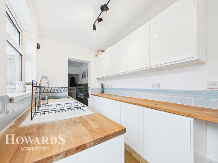 2 Bedroom Terraced House For Sale In Edinburgh Road, Lowestoft, NR32