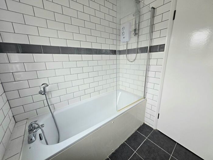 2 Bedroom Flat To Rent In Brighton Road, Worthing, BN11