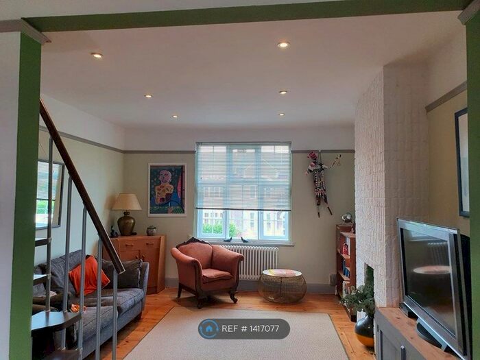 2 Bedroom Flat To Rent In Stondon Park, London, SE23