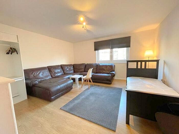 3 Bedroom Flat For Sale In Ampthill Square, London, NW1
