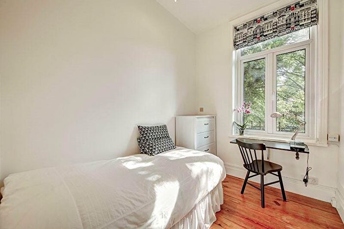 2 Bedroom Apartment To Rent In Fitzjohns Avenue, Hampstead, NW3