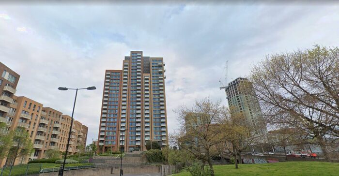 3 Bedroom Flat To Rent In Jefferson Plaza, London, E3