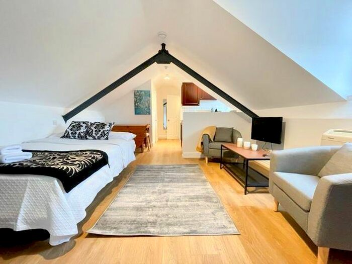 Studio To Rent In Fulham Palace Road, Hammersmith, London, W6