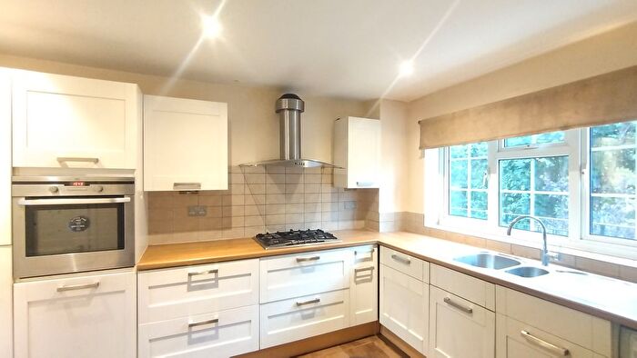 2 Bedroom Flat To Rent In The Mall, London, W5