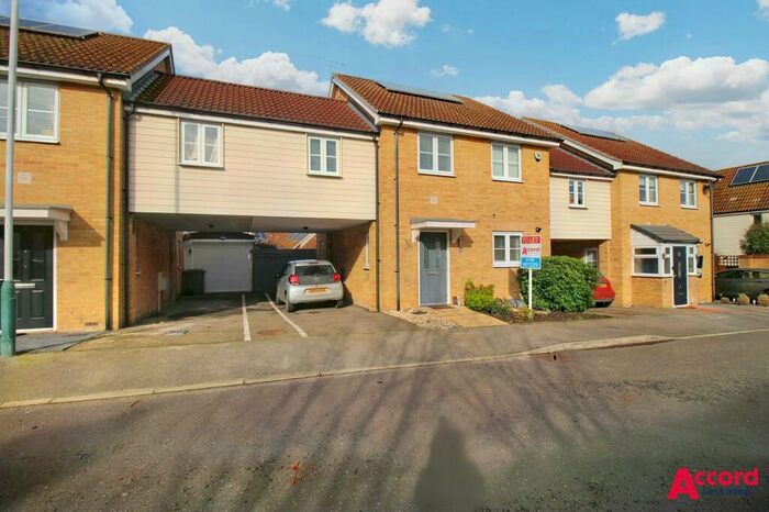 4 Bedroom Detached House To Rent In Whitworth Avenue, Romford, RM3