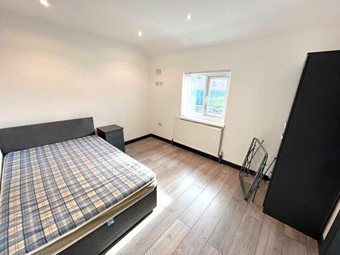4 Bedroom House Of Multiple Occupation To Rent In Tenby Drive, Salford, M6