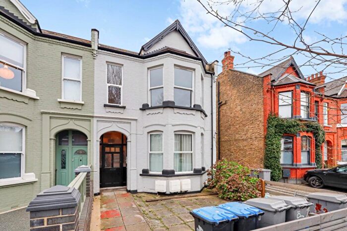 2 Bedroom Apartment For Sale In Wrentham Avenue, Kensal Rise, NW10