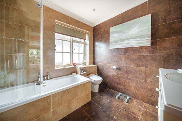 5 Bedroom Detached House For Sale In Latchmoor Grove, Chalfont St. Peter, Gerrards Cross, Buckinghamshire, SL9