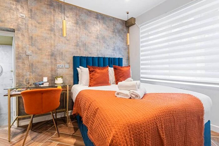 1 Bedroom Studio To Rent In Red Lion Square, London, SW18