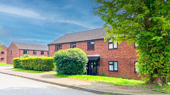 2 Bedroom Flat To Rent In Dellfield, Wadesmill, Ware, SG12