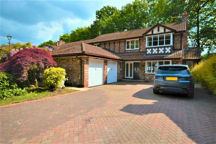 4 Bedroom Detached House To Rent In Woodside Lane, Poynton, SK12