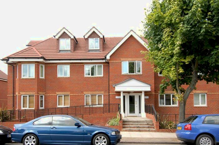 2 Bedroom Flat To Rent In Phoenix Court, New Malden - No Pets Allowed Due To Building Lease, KT3