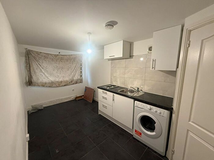 Studio To Rent In Lindsey Close, Mitcham, CR4