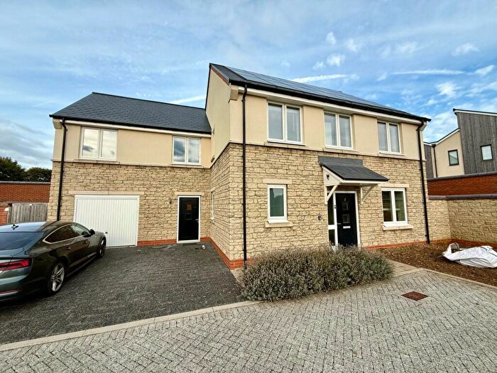 5 Bedroom Detached House To Rent In Lovage View, Bicester, OX27