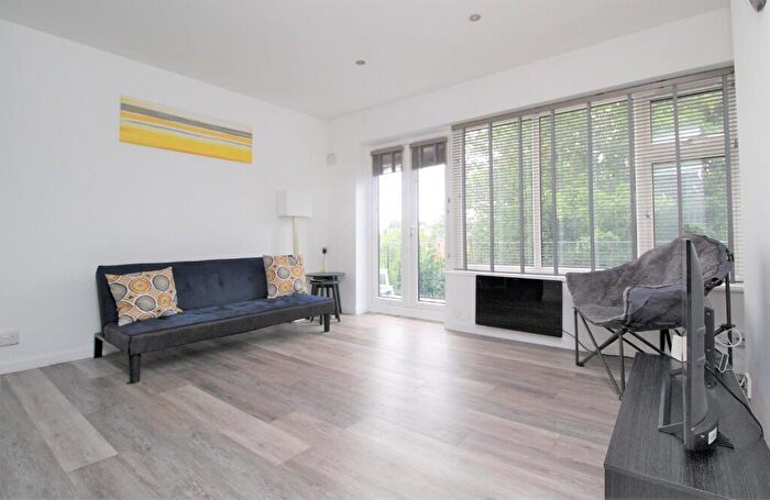 1 Bedroom Apartment For Sale In Shevon Way, Brentwood, Essex, CM14