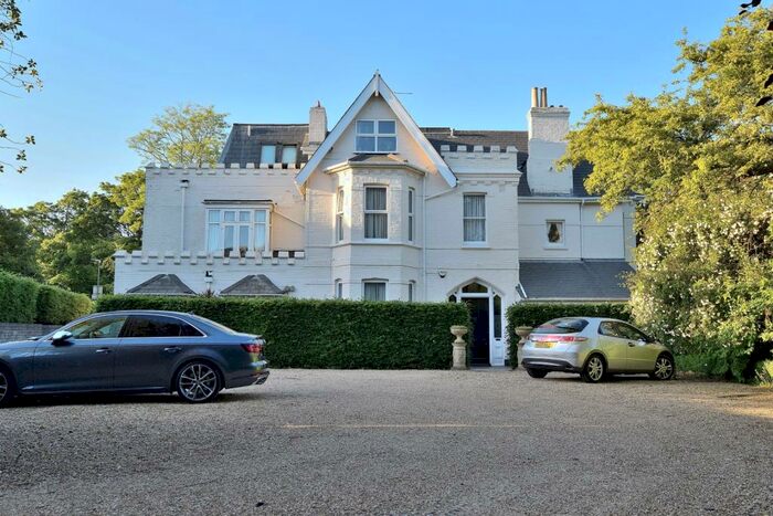 2 Bedroom Flat To Rent In Dean Park Road, Bournemouth, Dorset., BH1