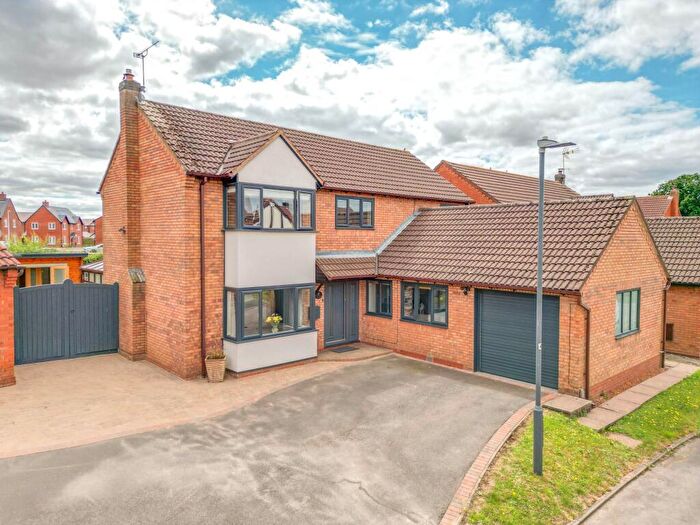 4 Bedroom Detached House For Sale In Chichester Close, Nuneaton, CV11