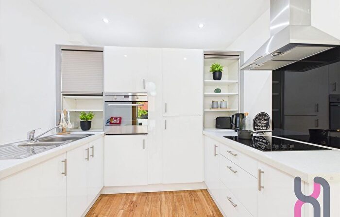 2 Bedroom Flat To Rent In Plaza Boulevard, Liverpool, L8