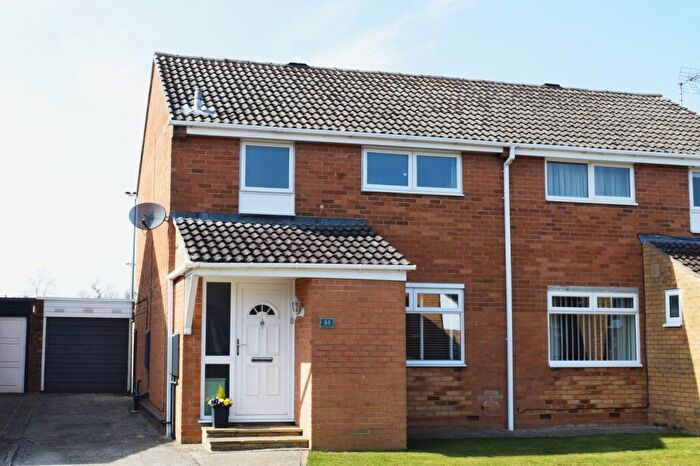 3 Bedroom Semi-Detached House For Sale In Cherry Close, Kidlington, OX5