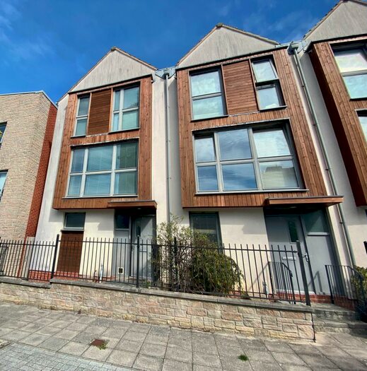4 Bedroom Town House To Rent In Wall Street, Plymouth, PL1