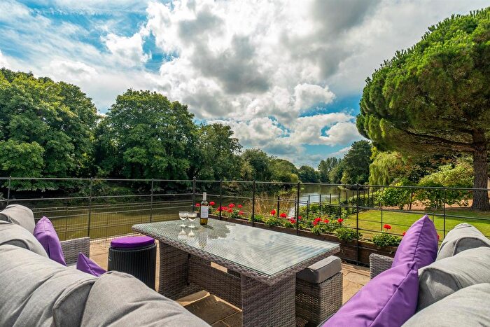 6 Bedroom Detached House For Sale In Wickham Lodge, The Quay, Aylesford, ME20