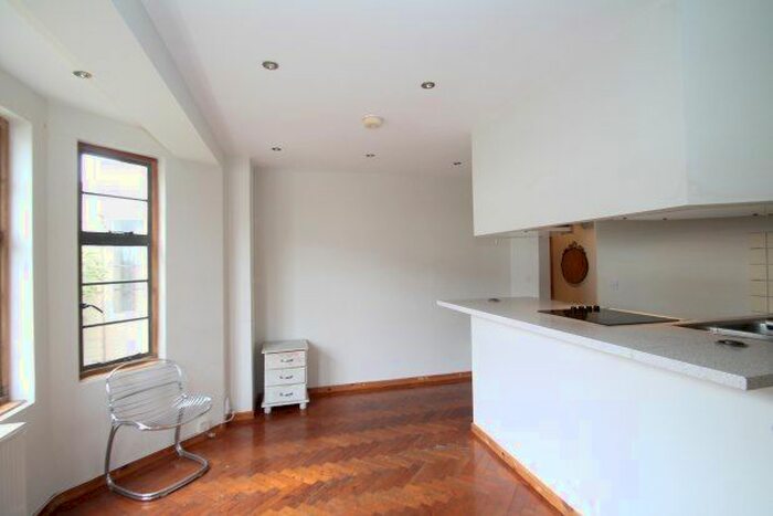 2 Bedroom Flat To Rent In Norbury Crescent, London, SW16