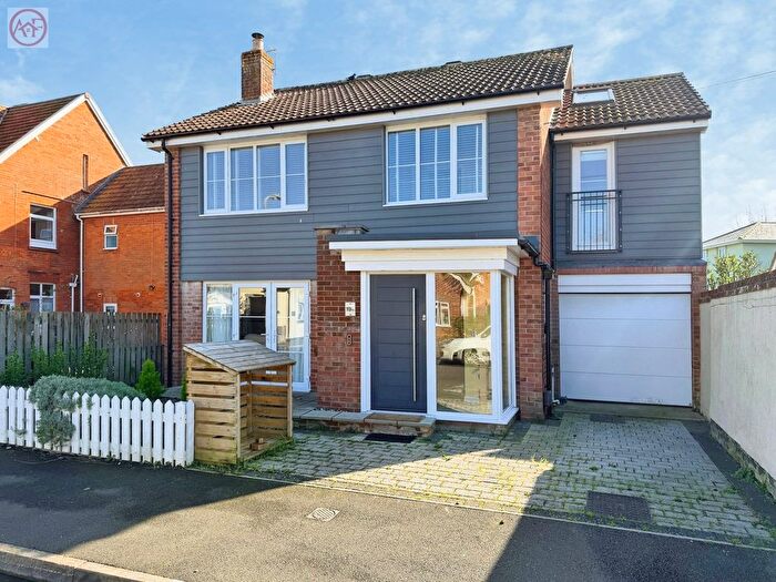 3 Bedroom Detached House For Sale In Golf Links Road, Burnham-On-Sea, TA8