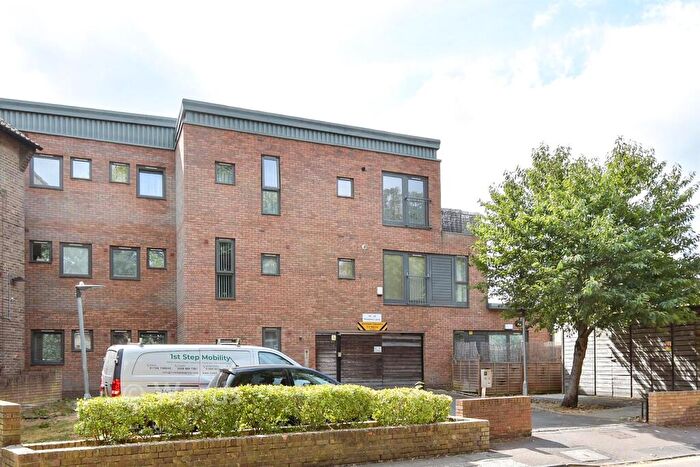 1 Bedroom Flat For Sale In Penpool Lane, Welling, Kent, DA16