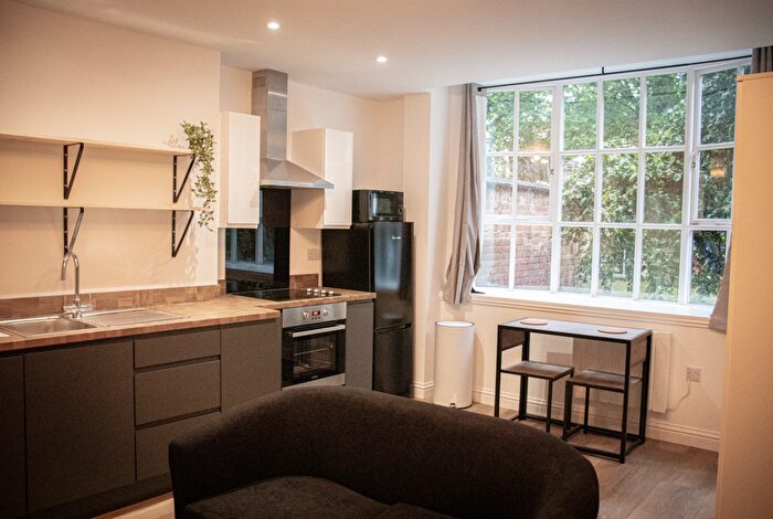 1 Bedroom Flat To Rent In Flat - Bank Street, LN2