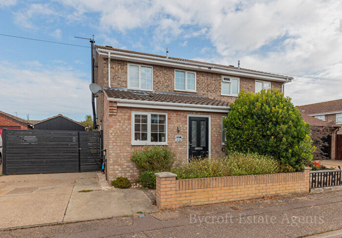 3 Bedroom Semi-Detached House For Sale In Lark Way, Bradwell, Great Yarmouth, NR31