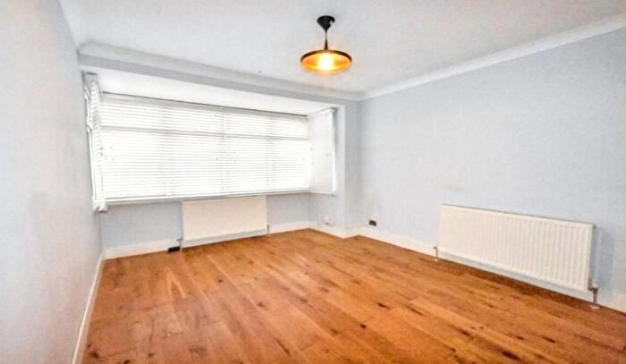 2 Bedroom Flat To Rent In Dorset Road, London, SW19