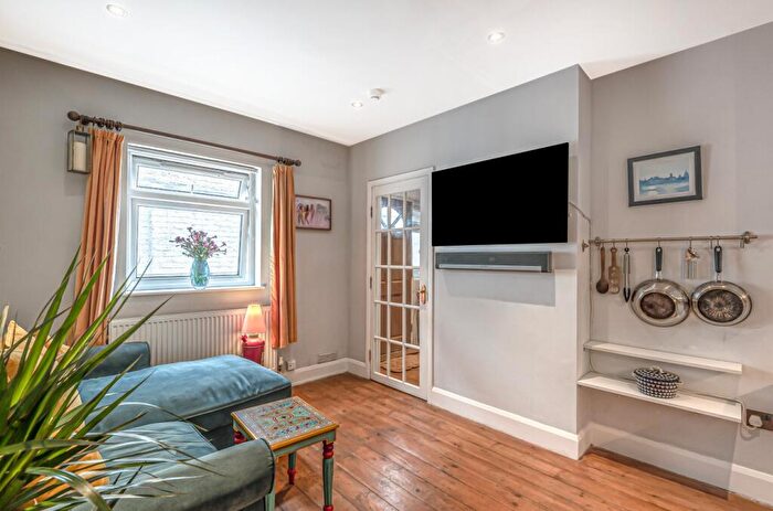 1 Bedroom Flat For Sale In Holloway Road, Holloway, London, N7