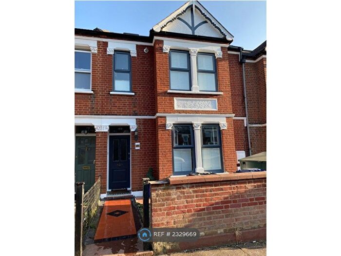 2 Bedroom Flat To Rent In Chandos Avenue, London, W5