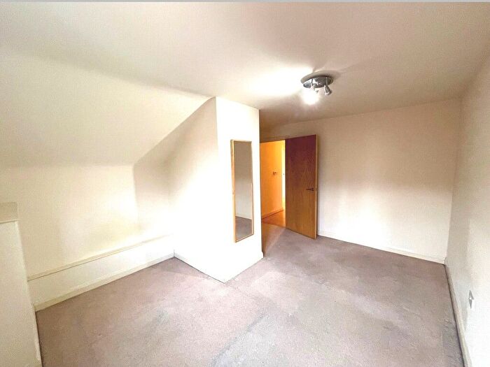 2 Bedroom Flat To Rent In Highland Court, Scotland Road, Basford, Nottingham, NG5